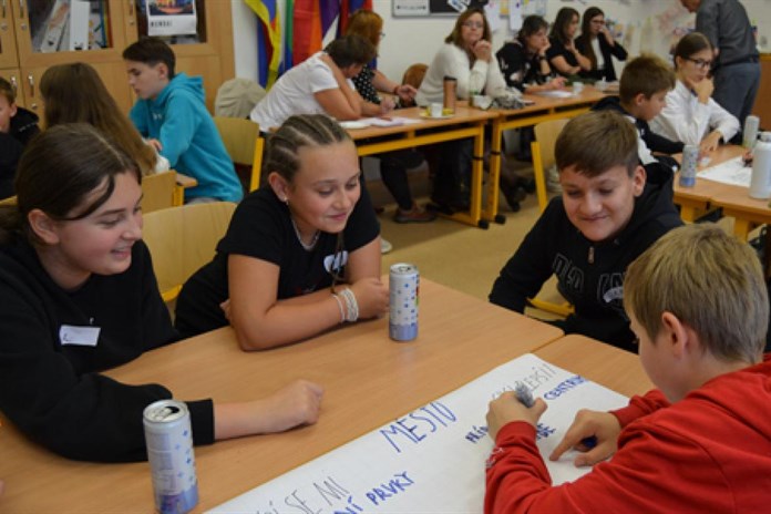 Rokycany naslouchají mladým: Školní fóra vracejí slovo žákům