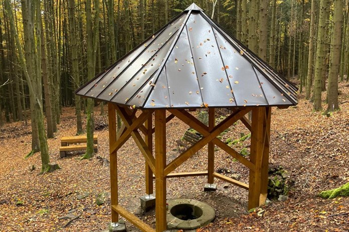 Turisté z Domažlic na zimu opět uzamknou Českou studánku