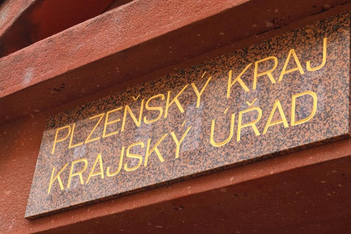 Radní Plzeňského kraje odvolali šéfa kulturního centra, kde zasahovala policie