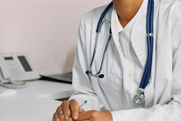 Bezplatné praxe pro mediky: Karlovarský kraj chce víc lékařů pro...