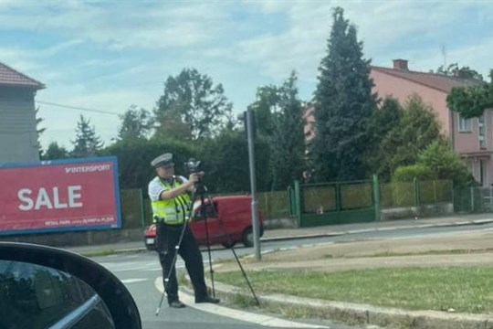 Řidiči, pozor, na těchto místech dejte raději nohu z plynu! Strážníci s radarem obsadili silnice v Plzni