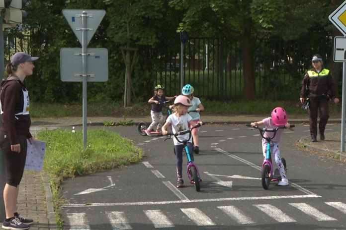 Děti si užívají dopravní výuku