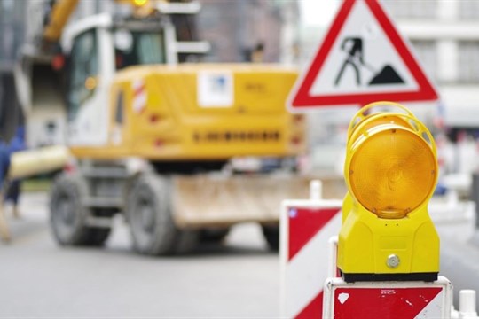 Oprava vozovky na Karlovarské částečně omezí dopravu z centra na Košutku