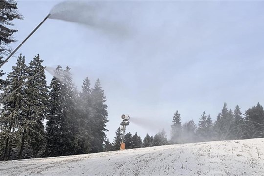 Šumavský Špičák zahájil technické zasněžování. Poprvé od roku 2018 už v půli listopadu