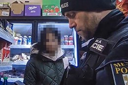 Pachatelku krádeže cigaret museli strážníci ztotožnit podle...