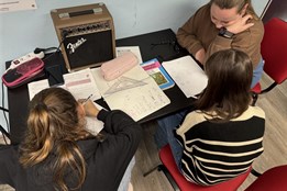 Rokycanská mládež pomáhá v útulku i v lavicích: Klub Akcent...