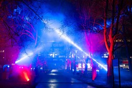 Evropská noc v Plzni: Cestu na stadion rozzáří unikátní projekce