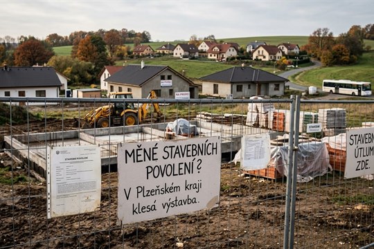 Krize, nebo jen pauza? Stavební povolení v kraji klesají už čtvrtý rok v řadě