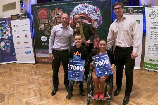 Hvězdy para plavání zazářily na republikovém mistrovství. V Plzni se konalo poprvé, podpořila ho firma Eurosoftware