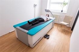 Masáž pod dohledem zdravotníků. Svatá Anna v Plané láká na regeneraci na vodním lůžku