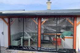 Z pergoly plnohodnotný prostor od jara do podzimu? Plzeňská firma přichází s chytrým řešením