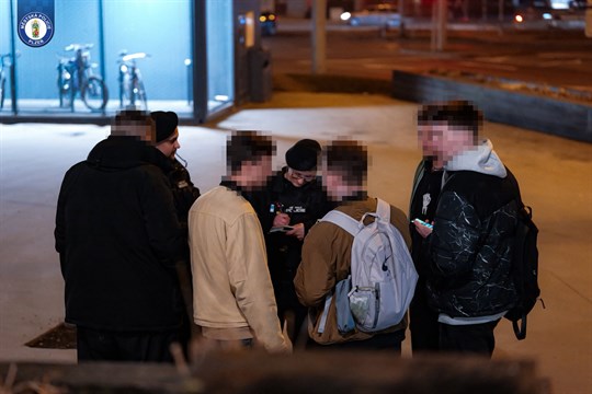 Zatímco město spalo, strážníci byli v akci. Šestnáctiletý mladík nadýchal téměř promile!