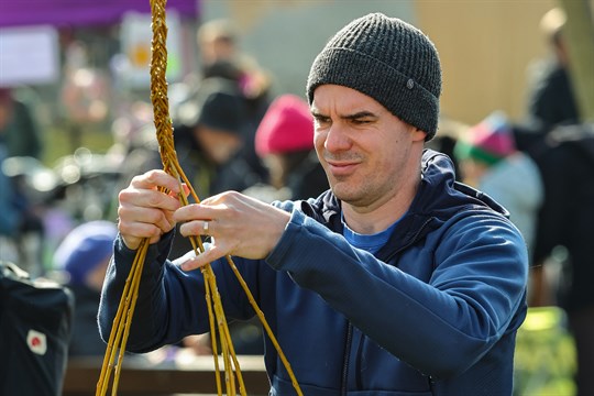 Újezd ožil velikonočními tradicemi: Pletly se stovky pomlázek a soutěžilo se o nejlepší nádivku