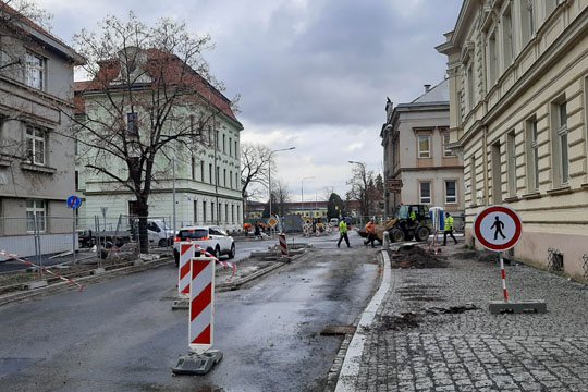 Rokycany čeká dopravní omezení: Důležitá ulice se na dva měsíce částečně uzavře