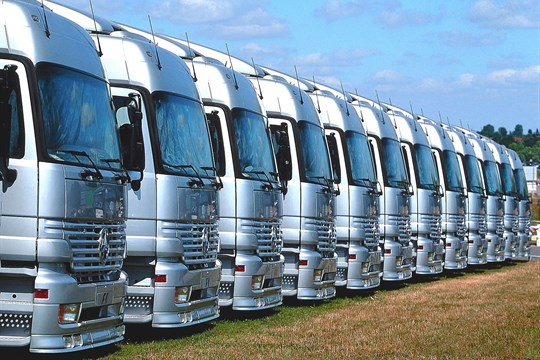 Mercedesy „Made in Czechia“: Daimler Truck postaví v Chebu obří továrnu na nákladní vozy