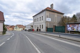 Z chátrajícího domu v Liticích bude moderní bydlení. Plzeň v něm ubytuje rodiny i záchranáře