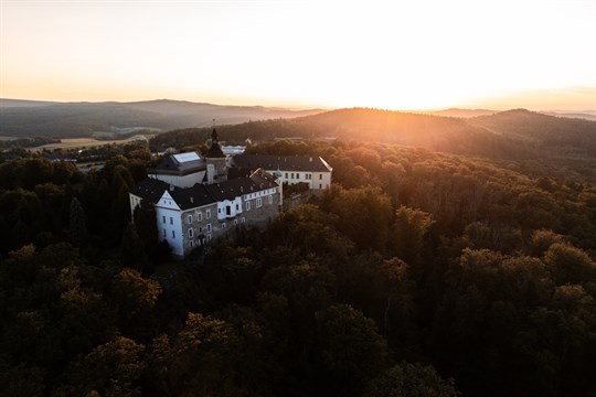 Nejlepší tipy na víkend? Unikátní historická železnice, příroda i super jídlo. Nechte se pozvat