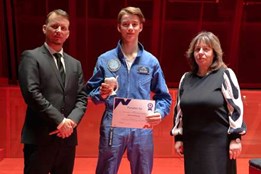 Mise k Měsíci s českou stopou: Daniel z ostrovského gymnázia bude u...