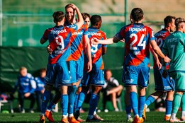 Viktoria zahájila přípravu vítězně. Netradiční duel na tři třetiny...