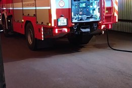 Noční drama na Klatovsku: Hasiči vyjížděli k požáru haly, v akci...