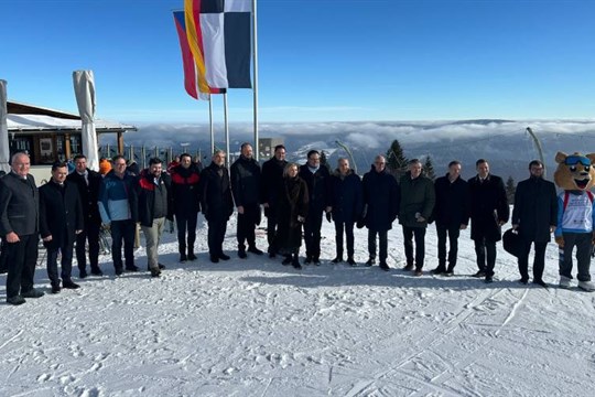 Hranice nejsou překážkou. Karlovarský kraj a Bavorsko posilují spolupráci ve zdravotnictví i dopravě
