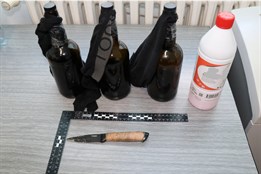 Drama na Tachovsku. Muž s „Molotovem“ a pálkou v ruce hrozil...