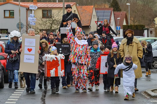 Klíče od obvodu převzal Laufr. Podívejte se, jak vypadala masopustní zabijačka na „Čtyřce“