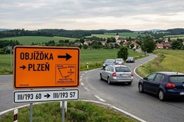 Práce na hlavním tahu I/26 budou pokračovat. Mezi Draženovem a...