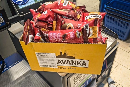 Zpackaný kávový dýchánek v Gerské: Zloději chtěli vynést 47 balení Jihlavanky