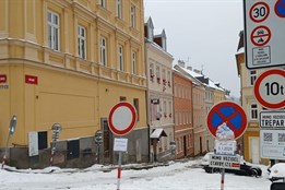 Karlovy Vary uzavřely dvě ulice, pro řidiče nejsou bezpečné