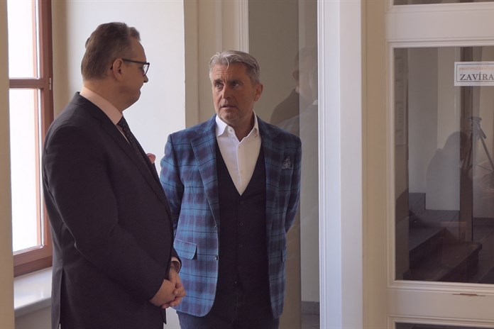 Na snímku podnikatel Roman Jurečko (vpravo) se svým obhájcem. Foto: Televize ZAK