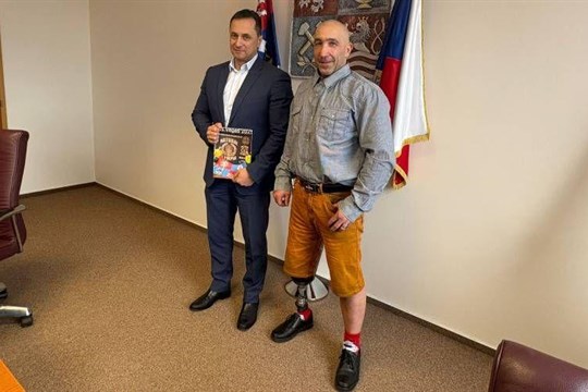 Ladislav Nykl ovládl světový šampionát v Las Vegas, kraj mu předal výtěžek sbírky